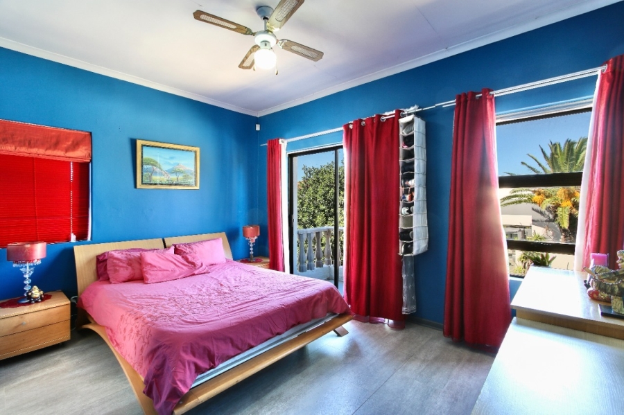 To Let 6 Bedroom Property for Rent in Sunset Beach Western Cape